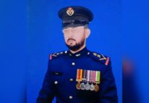 ہری پور (ٹی این ایس) تھانہ کھلابٹ کی حدود ڈگی چوک سیکٹر نمبر ون کے رہائشی ائیر فورس کے ریٹائرڈ آفیسر طارق خان نے کاروبار میں نقصان ہونے پہ دلبرداشتہ ہو کے مبینہ طور پہ گلے میں پھندا لگا کر خودکشی کر لی