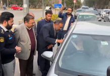 اسلام آباد (ٹی این ایس) اسلام آبادٹریفک پولیس کا کمیونٹی پولیسنگ کے فروغ اور شہریوں کو ٹریفک قوانین سے آگاہی کیلئے خصوصی فلاور کینڈی مہم کا انعقاد۔