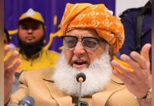 اسلام آباد (ٹی این ایس) مقتدر قوتوں کے لیے آئین و قانون موم کی ناک ہے جس طرف چاہیں موڑ دیں، مولانا فضل الرحمٰن