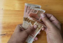 اسلام آباد (ٹی این ایس) وزیراعظم رمضان پیکج کے تحت 40 لاکھ مستحقین کو 5 ہزار روپے فی خاندان دینے کا اعلان