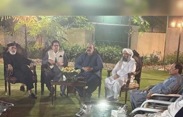 پشاور (ٹی این ایس) پی ٹی آئی کے باغی امیدواروں کا راستہ روکنے کیلئے حکومت اور اپوزیشن ایک پیج پر آگئے