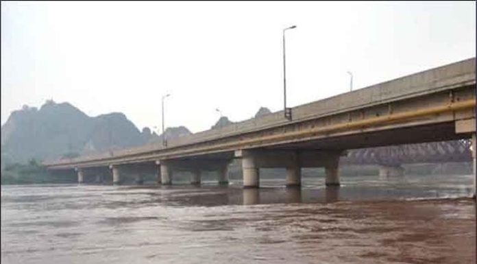 اسلام آباد (ٹی این ایس) بارشوں سے تباہی کے دوران بھارت کی پانی چھوڑنے کی دھمکی، منگلا اور تربیلا ڈیم پر الرٹ جاری