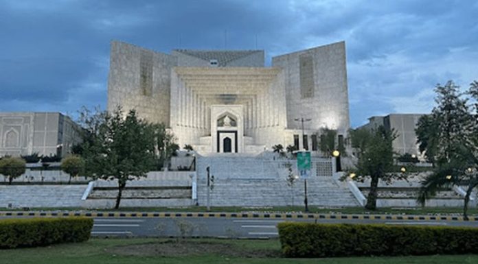 اسلام آباد (ٹی این ایس) زیر التوا اپیل کی بنیاد پر عدالتی فیصلہ پر عملدرآمد روکنا توہین کے مترادف ہے، سپریم کورٹ