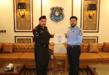 اسلام آباد (ٹی این ایس) ایس ایس پی سکیورٹی محمد سرفراز ورک نے ایف سی کے افسران سرتاج حسین اور واجد علی کو تفویض کردہ فرائض منصبی کو احسن طریقے سے سر انجام دینے پر شاباش دی اور تعریفی سرٹیفکیٹ سے نوازا