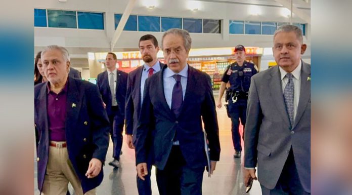 نیویارک (ٹی این ایس) نائب وزیراعظم اسحاق ڈار سلامتی کونسل میں اجلاسوں کی صدارت کیلیے نیویارک پہنچ گئے