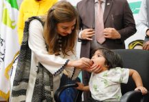 اسلام آباد (ٹی این ایس) وفاقی حکومت کا ملک میں 15سال تک کے بچوں کو پولیو ویکسین دینے کا فیصلہ