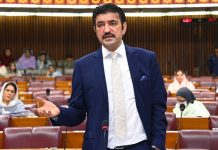 اسلام آباد (ٹی این ایس) شیر افضل مروت کی پی ٹی آئی میں واپسی کی راہ ہموار، پارٹی کے اندر سے حمایت مل گئی