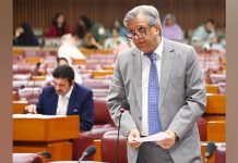 اسلام آباد (ٹی این ایس) سیاسی شخصیت کیخلاف پیش ہونے کیلیے 7 کروڑ روپے فیس کی پیشکش ہوئی، وفاقی وزیر قانون کا انکشاف