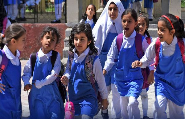 لاہور (ٹی این ایس) وزیر تعلیم پنجاب نے اسکولوں کی چھٹیوں میں توسیع کی وجہ بتادی