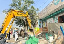 راولپنڈی (ٹی این ایس) آر ڈی اے کا چاکرہ روڈ پر انسداد تجاوزات آپریشن۔