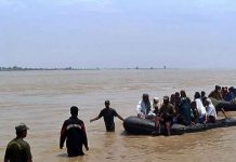 ملتان (ٹی این ایس) جلالپور پیر والا بڑے سیلابی ریلے کی زد میں آگیا، ہنگامی بنیادوں پر لوگوں کا انخلاء جاری