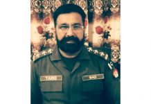 راولپنڈی (ٹی این ایس) ایس ایچ او تھانہ گنجمنڈی طارق گوندل کی ہمراہ پولیس ٹیم کاروائ