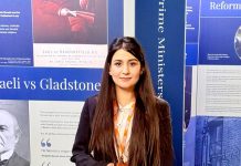 اسلام آباد (ٹی این ایس) زوبیہ خورشید راجہ – انسانی ہمدردی کی علامت، جس نے مشتعل ہجوم کے درمیان ایک زخمی پولیس اہلکار کی جان بچائی