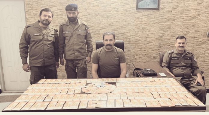 راولپنڈی (ٹی این ایس) ایس ایچ او تھانہ نصیر آباد خالد یار کی ہمراہ پولیس ٹیم کارروائی