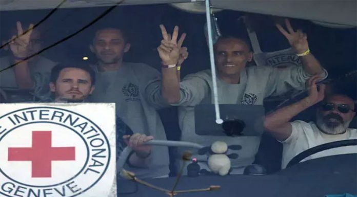 خان یونس (ٹی این ایس) غزہ امن معاہدہ،20اسرائیلی یرغمالی رہا، 1700فلسطینی بھی غزہ پہنچ گئے