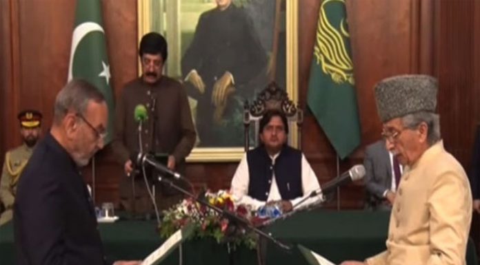 لاہور (ٹی این ایس) پنجاب کابینہ میں نئے دو وزرا شامل، گورنرسلیم حیدر نے حلف لیا