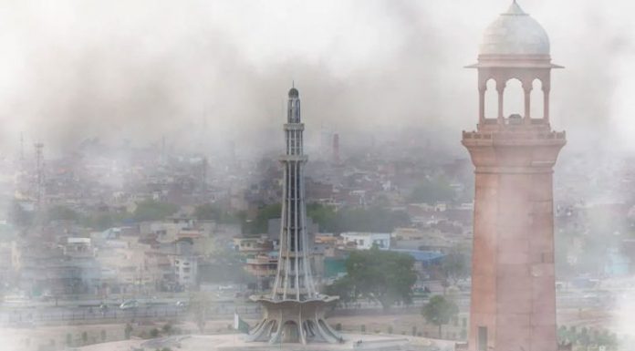لاہور (ٹی این ایس) لاہور آج بھی دنیا کے آلودہ ترین شہروں میں پہلے نمبر پر آگیا