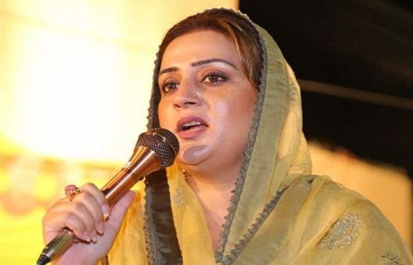 لاہور (ٹی این ایس) خیبرپختونخوا کے وزیراعلی دو گھریلو خواتین کی لڑائی کی وجہ سے وزارت سے گئے، عظمی بخاری