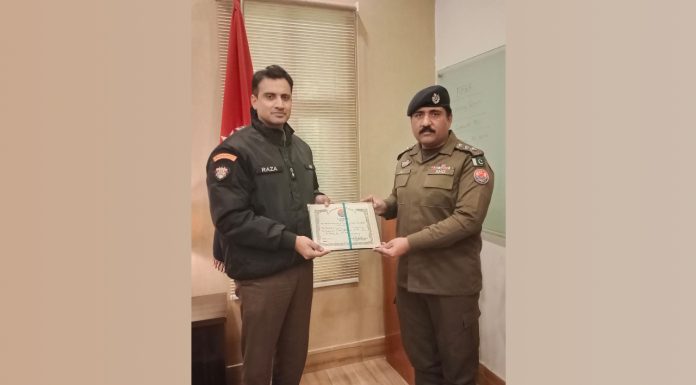 راولپنڈی (ٹی این ایس) تھانہ پیروڈھائی کے ایس ایچ او انسپکٹر سید علی عباس شاہ نے ماہِ ستمبر کے لیے مقرر کیے گئے سو فیصد کے پی آئی اہداف کامیابی سے حاصل کر لیے۔