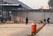 پشاور (ٹی این ایس) ایف سی ہیڈکوارٹر پر خودکش حملہ، 3 دہشتگرد مارے گئے، 3 اہلکار شہید