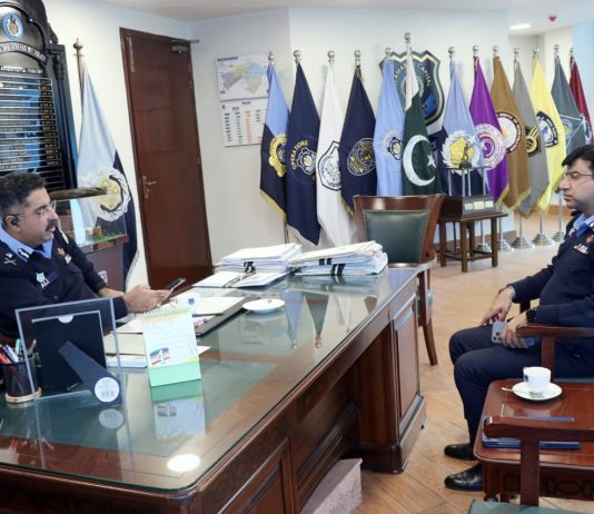 اسلام آباد (ٹی این ایس) آئی جی سید علی ناصر رضوی کی ڈی آئی جی محمد جواد طارق سے ضلع بھر میں امن و امان، شہریوں کے تحفظ اور انسداد جرائم کے حوالہ سے اہم میٹنگ۔