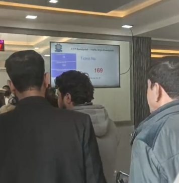 راولپنڈی (ٹی این ایس) نئے ٹریفک قوانین کے نفاذ کے بعد لائسنس کے اجرا میں اضافہ