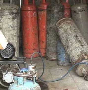 راولپنڈی (ٹی این ایس) راولپنڈی شہر بھر میں غیر قانونی پٹرول ایجنسیوں، غیر قانونی گیس ری فیلنگ جاری ہے