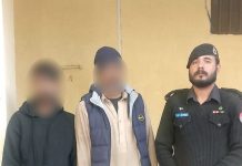 ہری پور (ٹی این ایس) تھانہ خانپور پولیس کی کاروائی ، شہری سے اسلحہ کی نوک پر موبائل فون ، رقم مبلغ پچیس سو اور موٹرسائیکل چھیننے والے ملزمان گرفتار ۔