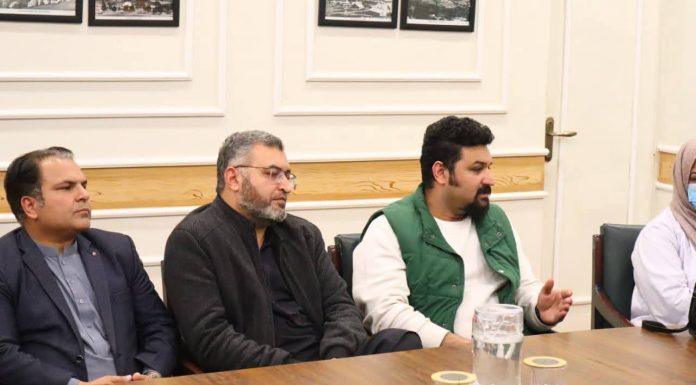 ایبٹ آباد (ٹی این ایس) ڈپٹی کمشنر ایبٹ آباد سرمد سلیم اکرم اور ڈسٹرکٹ پولیس آفیسر ایبٹ آباد لیڈی ڈاکٹر بے نظیر ٹیچنگ ہسپتال ایبٹ آباد ڈاکٹروردہ مشتاق کے اغواء اورقتل پرپیش رفت کے حوالے سے ڈاکٹرز یونین اور پریس، میڈیا نمائندوں سے ملاقات اور بریفنگ