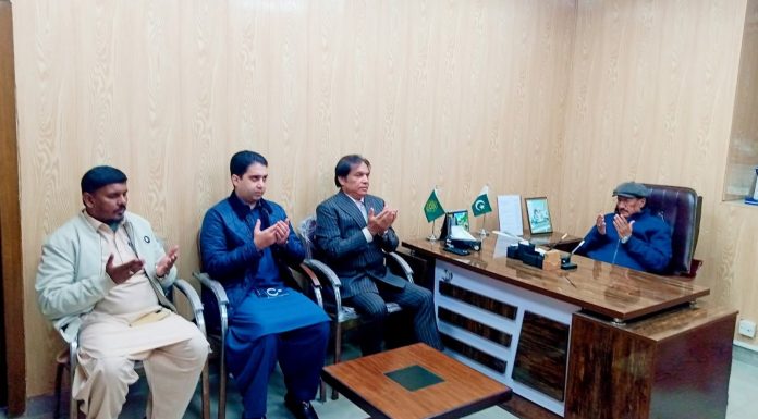 اسلام آباد (ٹی این ایس) وفاقی وزیر ریلوے محمد حنیف عباسی کی سی ڈی اے مزدور یونین کے جنرل سیکرٹری چوہدری محمد یٰسین سے ملاقات،بڑے بھائی کے انتقال پر اظہارتعزیت۔