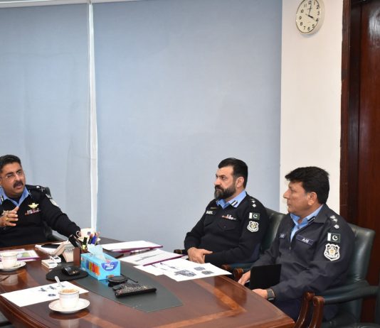 اسلام آباد (ٹی این ایس) آئی جی سید علی ناصر رضوی کی سینئر پولیس افسران کے ساتھ اہم میٹنگ میں اہم مقدمات کی تفتیش