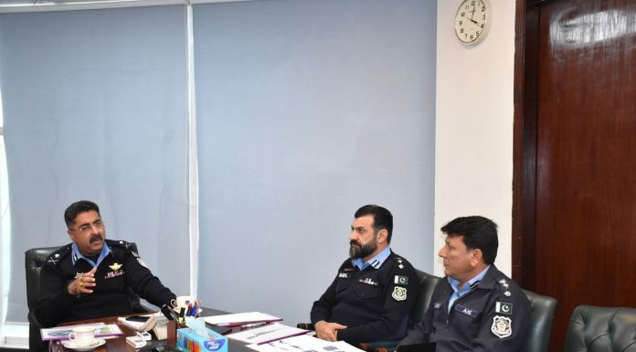 اسلام آباد (ٹی این ایس) آئی جی سید علی ناصر رضوی کی سینئر پولیس افسران کے ساتھ اہم میٹنگ میں اہم مقدمات کی تفتیش