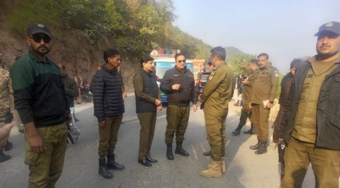 راولپنڈی (ٹی این ایس) آزاد پتن کے علاقے میں ہائی ایس ٹریفک حادثہ پر سی پی او سید خالد ہمدانی کا نوٹس