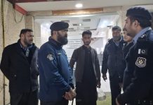 اسلام آباد (ٹی این ایس) اسلام آباد پولیس کا تھانہ کراچی کمپنی کے مختلف علاقوں میں گرینڈ سرچ اینڈ کومنگ آپریشن میں67 افراد،25 گھروں،35 موٹر سائیکلوں اور7 گا ڑ یو ں کو چیک کیا گیا، جانچ پڑتال کے لئے 10مشکوک افراد کو تھانہ منتقل کیا گیا