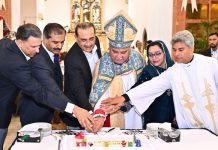 راولپنڈی (ٹی این ایس) فیلڈ مارشل سید عاصم منیر نے راولپنڈی کے تاریخی کرسٹ چرچ میں مسیحی برادری کے ساتھ کرسمس کی خوشیوں میں شرکت کی