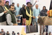 کراچی (ٹی این ایس) کراچی یوسی 14 میں عوامی خدمت کے تسلسل کو برقرار رکھتے ہوئے پاکستان پیپلز پارٹی کے سینیئر نائب صدر محترم صدیق اکبر نے پارٹی کی جانب سے مسیحی برادری کے مستحق افراد میں امدادی چیکس تقسیم کیے