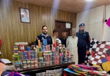 اسلام آباد (ٹی این ایس) اسلام آباد پولیس کا پتنگ بازوں اور پتنگ فروشوں کے خلاف بڑ ے پیمانے پر کر یک ڈاون