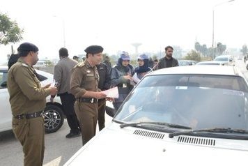 راولپنڈی (ٹی این ایس) سٹی پولیس آفیسر سید خالد محمود ہمدانی کا سیٹ بیلٹ کے استعمال اور اہمیت کے حوالے سے شہریوں کے لیے اہم پیغام