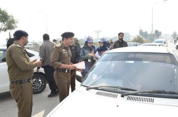 راولپنڈی (ٹی این ایس) سٹی پولیس آفیسر سید خالد محمود ہمدانی کا سیٹ بیلٹ کے استعمال اور اہمیت کے حوالے سے شہریوں کے لیے اہم پیغام