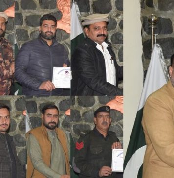 ہری پور (ٹی این ایس) ڈسٹرکٹ پولیس آفیسر ہری پور شفیع اللہ گنڈاپور کی آرگنائزڈ کرائم یونٹ کے ساتھ میٹنگ۔