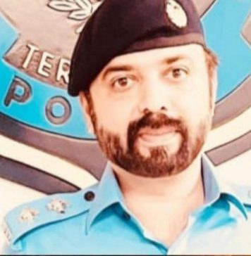 اسلام آباد (ٹی این ایس) ترنول اسلام آباد – سیکٹر ایف 10- ایس ایچ او شفقت فیض کی بہترین کارروائی سیکٹر ایف ٹین مرکز میں فحاشی کے اڈے پر پولیس کا چھاپہ، 11 لڑکیاں اور 2 لڑکے گرفتار