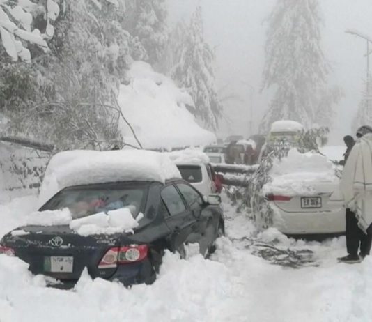 راولپنڈی (ٹی این ایس) شدید برفباری، بارش اور پھسلن کے باعث مری میں ہنگامی صورتحال