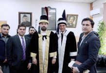 ہری پور (ٹی این ایس) اسسٹنٹ رجسٹرار یونیورسٹی آف ہری پور ملک آفاق احمد کا وزیرِاعلیٰ خیبر پختونخواہ سہیل آفریدی،وائس چانسلرڈاکٹرشفیق الرحمان کے ہمراہ گروپ فوٹو