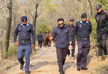 اسلام آباد (ٹی این ایس) ایس ایس پی آپریشنز قاضی علی رضا نے ہائیکنگ ٹریکس کا دورہ کرتے ہوئے سیکیورٹی انتظامات کا جائزہ لیا