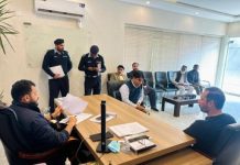 اسلام آباد (ٹی این ایس) پولیس شہریوں کی شکایات کے حل کے لیے متحرک اوپن ڈور پالیسی کے تحت ایس ایس پی آپریشنز قاضی علی رضا نے اپنے دفتر میں شہریوں کی شکایات سن کر انکے حل کے لئے اقدامات کئے