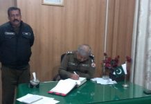 راولپنڈی (ٹی این ایس) گوجر خان میں اندھے کی قتل کی واردات، ملزمان نے نامعلوم خاتون کو گلا گھونٹ کر قتل کیا اور بعد ازاں لاش تھانہ گوجر خان کی حدود میں پھینک دی