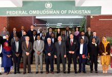 سرگودھا (ٹی این ایس) ٹیکس محتسب تنزانیہ کے وفد کا وفاقی محتسب سیکرٹیریٹ اسلام آباد کا دورہ عوامی شکایات کے جلد ازالے کے باعث وفاقی محتسب غریب آ دمی کی عدالت کے طور پر سامنے آیا ہے۔ اعجاز احمد قریشی