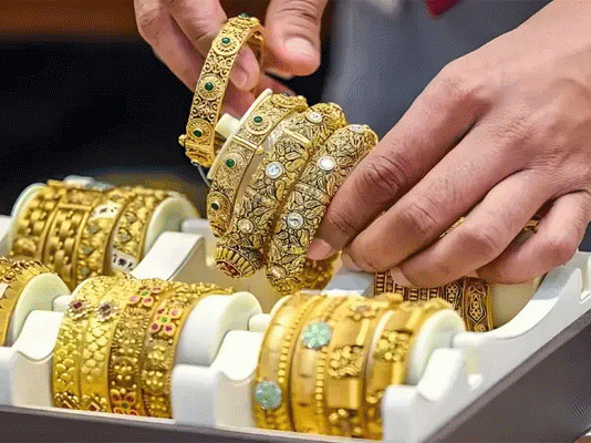 کراچی (ٹی این ایس) سونے کی قیمت میں مسلسل دوسرے روز کمی