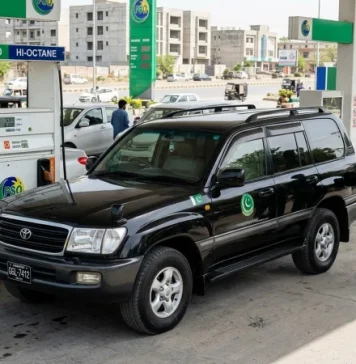 اسلام آباد (ٹی این ایس) وزیراعظم کا بڑا فیصلہ؛ سرکاری گاڑیوں میں ہائی اوکٹین فیول کے استعمال پر پابندی عائد