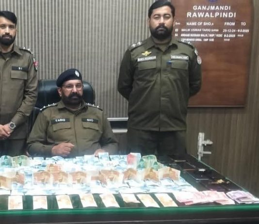 راولپنڈی (ٹی این ایس) تھانہ گنجمنڈی کے ایس ایچ او طارق گوندل اور ہمراہ شعیب شاہ سب انسپیکٹر اور تھانہ گنجمنڈی پولیس کی کاروائی